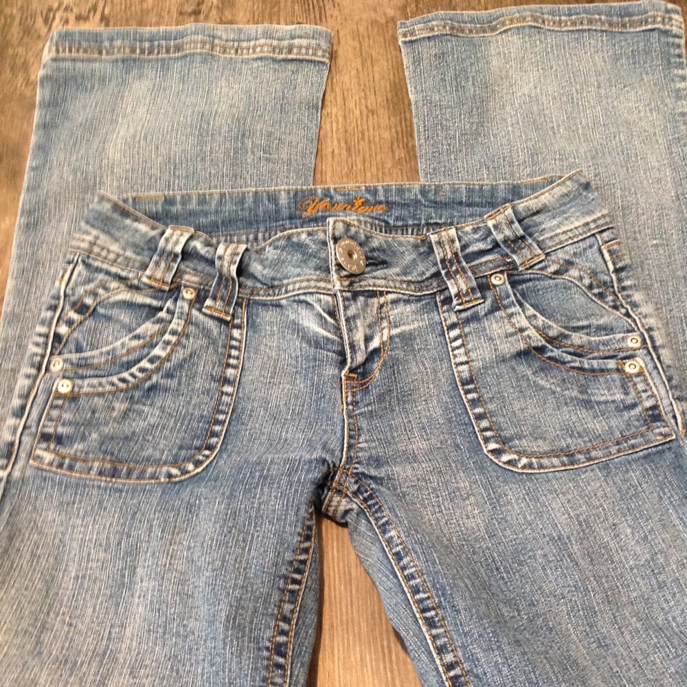 YOUNIQUE NATURAL DISTRESSED JEANS size 3